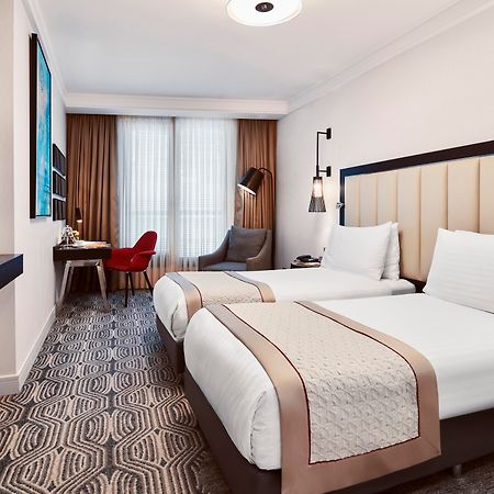 โรงแรมเมอเวนปิค อิสตันบูล โกลเดนฮอร์น ภายนอก รูปภาพ A room at the hotel