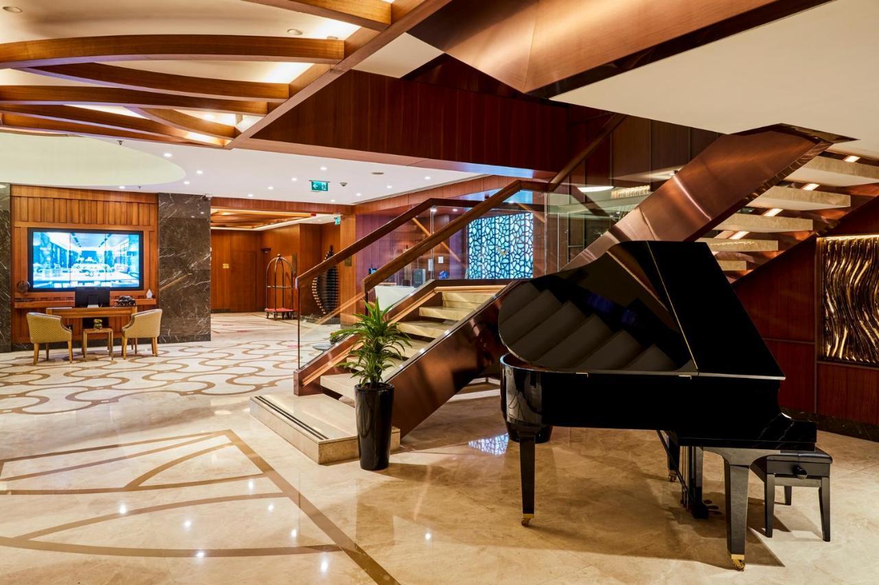 โรงแรมเมอเวนปิค อิสตันบูล โกลเดนฮอร์น ภายนอก รูปภาพ The lobby of the hotel