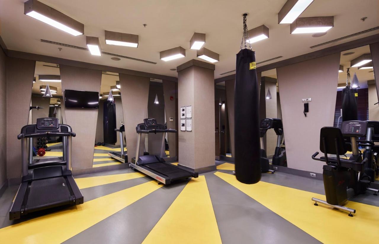โรงแรมเมอเวนปิค อิสตันบูล โกลเดนฮอร์น ภายนอก รูปภาพ The gym at the hotel