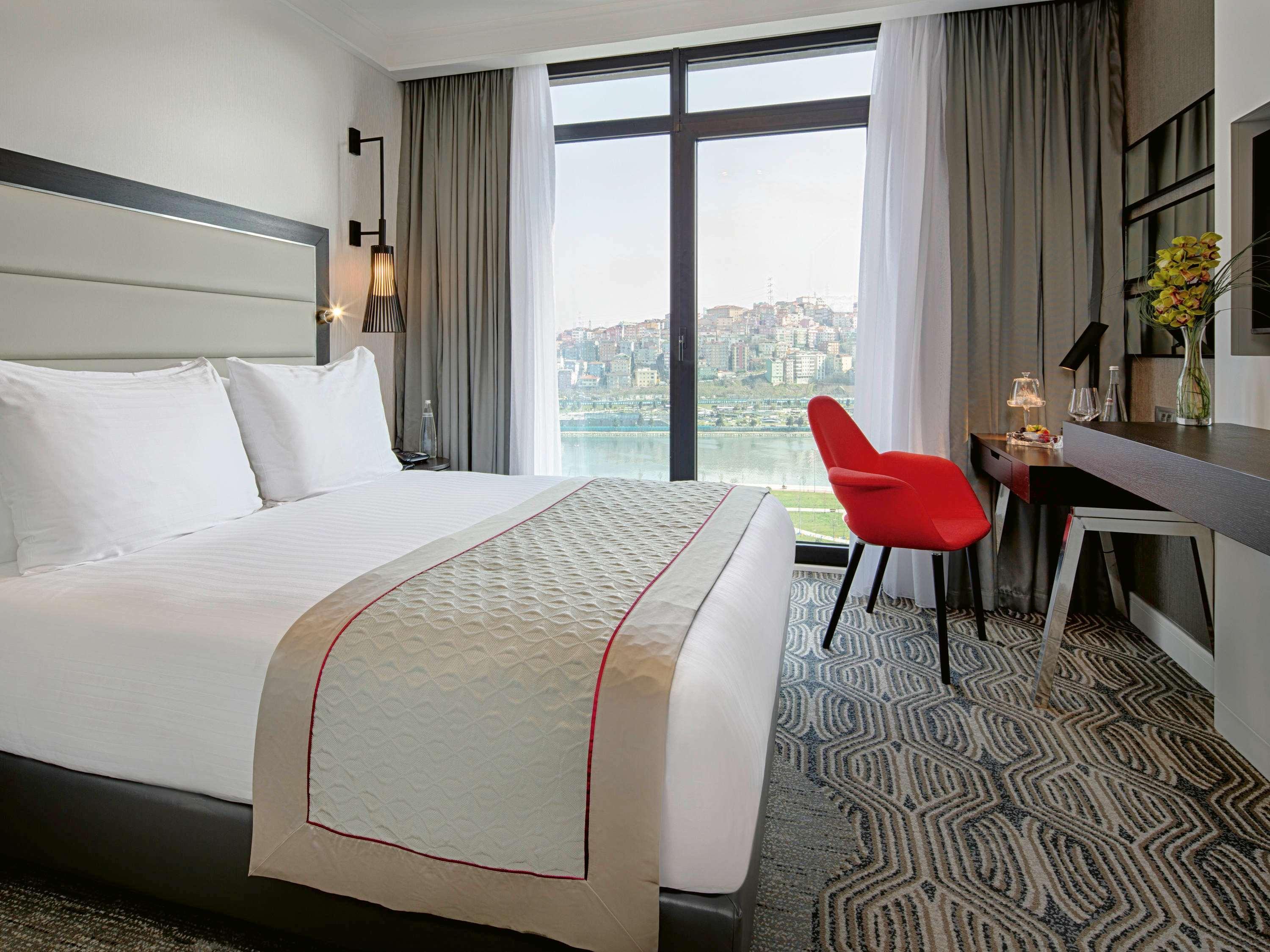 โรงแรมเมอเวนปิค อิสตันบูล โกลเดนฮอร์น ภายนอก รูปภาพ A room at the hotel