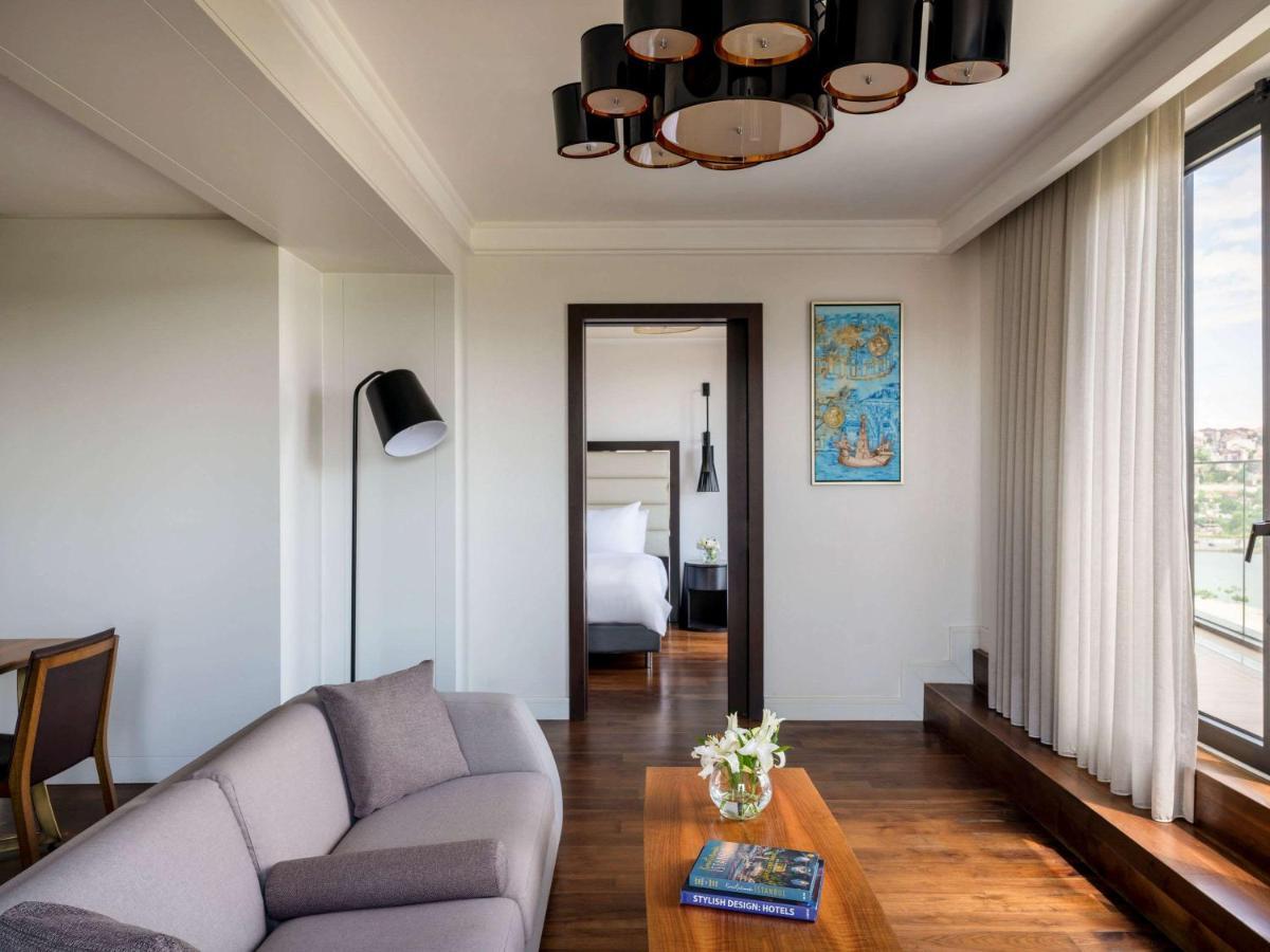 โรงแรมเมอเวนปิค อิสตันบูล โกลเดนฮอร์น ภายนอก รูปภาพ A suite at the hotel