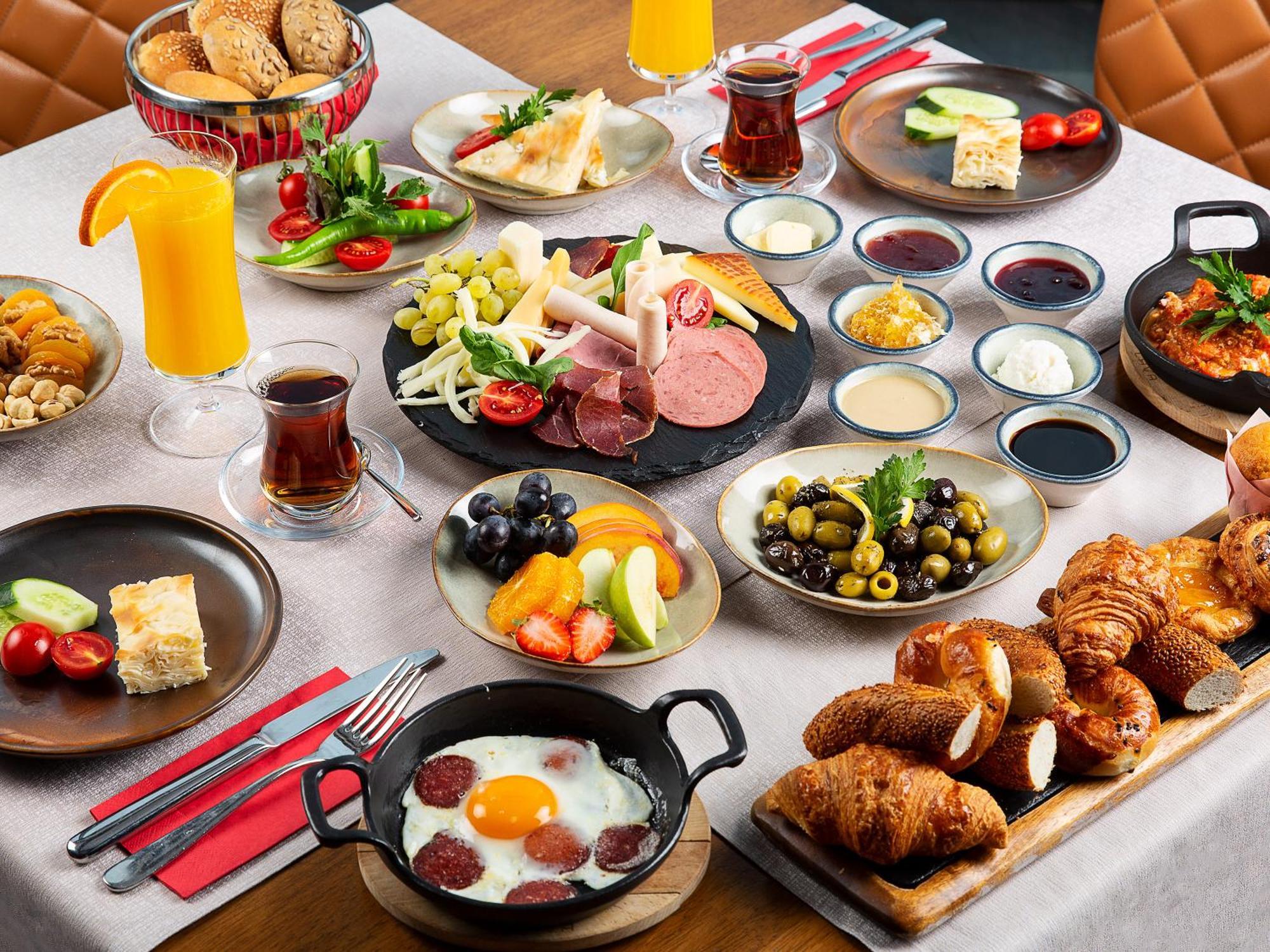 โรงแรมเมอเวนปิค อิสตันบูล โกลเดนฮอร์น ภายนอก รูปภาพ Turkish breakfast