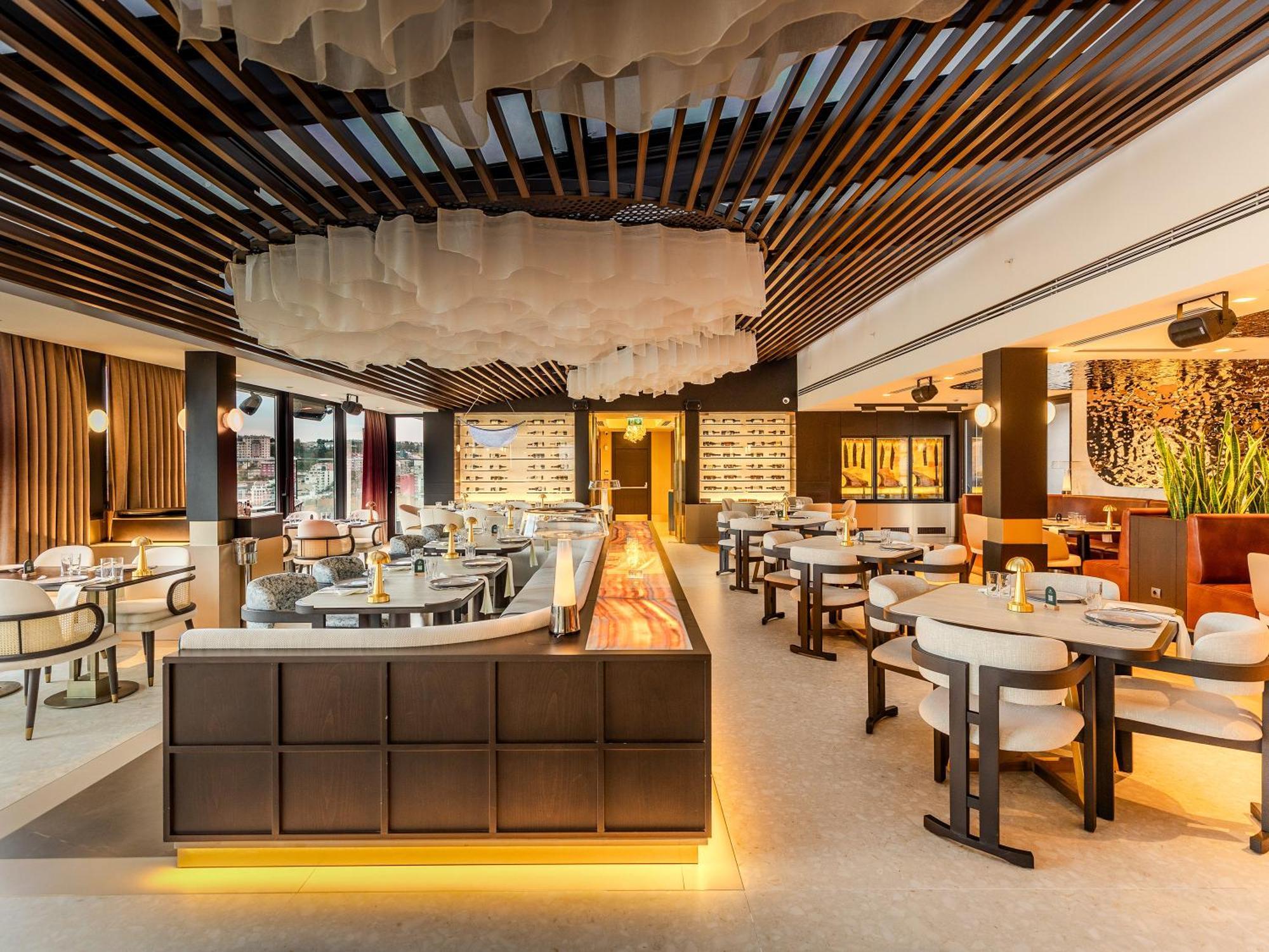 โรงแรมเมอเวนปิค อิสตันบูล โกลเดนฮอร์น ภายนอก รูปภาพ The interior of the restaurant