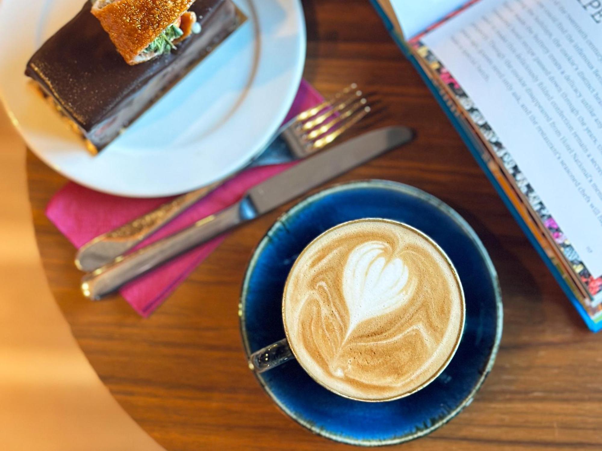 โรงแรมเมอเวนปิค อิสตันบูล โกลเดนฮอร์น ภายนอก รูปภาพ A cappuccino
