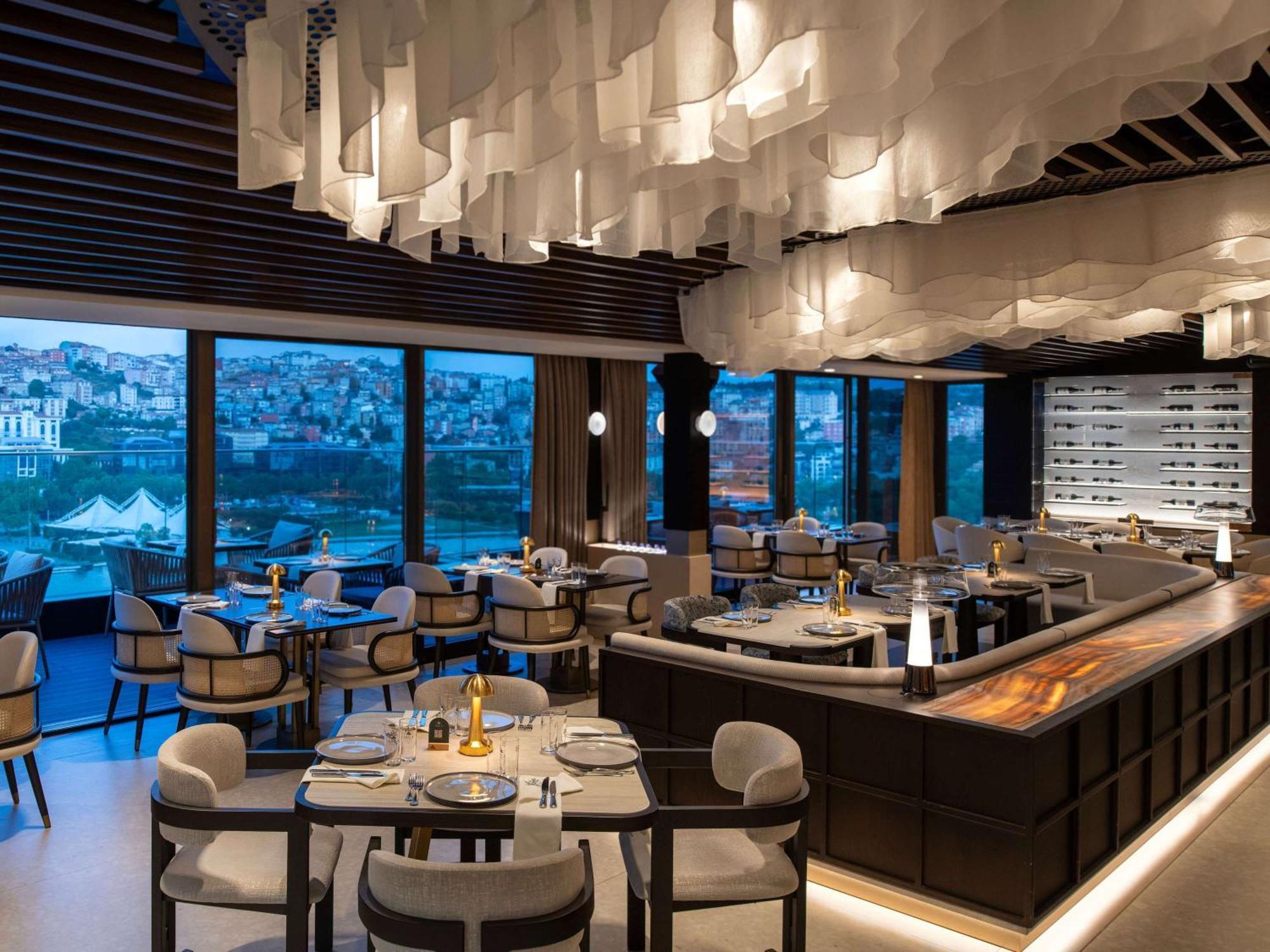 โรงแรมเมอเวนปิค อิสตันบูล โกลเดนฮอร์น ภายนอก รูปภาพ The restaurant